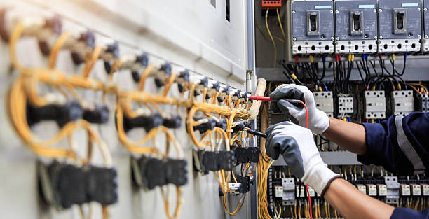 Professional Electrician technician working in Oaklawn-Sunview, KS